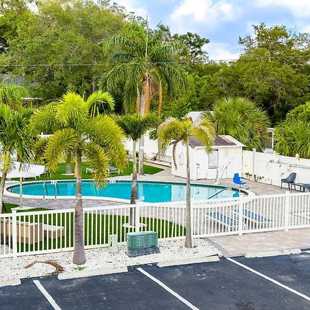 2Q Beds Studio Apt With Shared Pool 01 Clearwater Exteriör bild