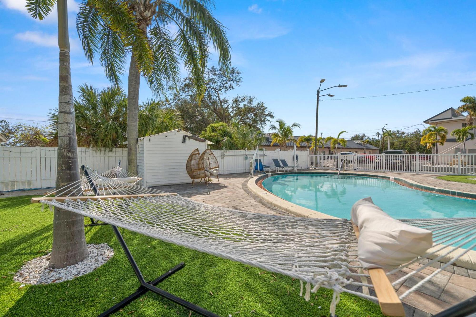 2Q Beds Studio Apt With Shared Pool 01 Clearwater Exteriör bild